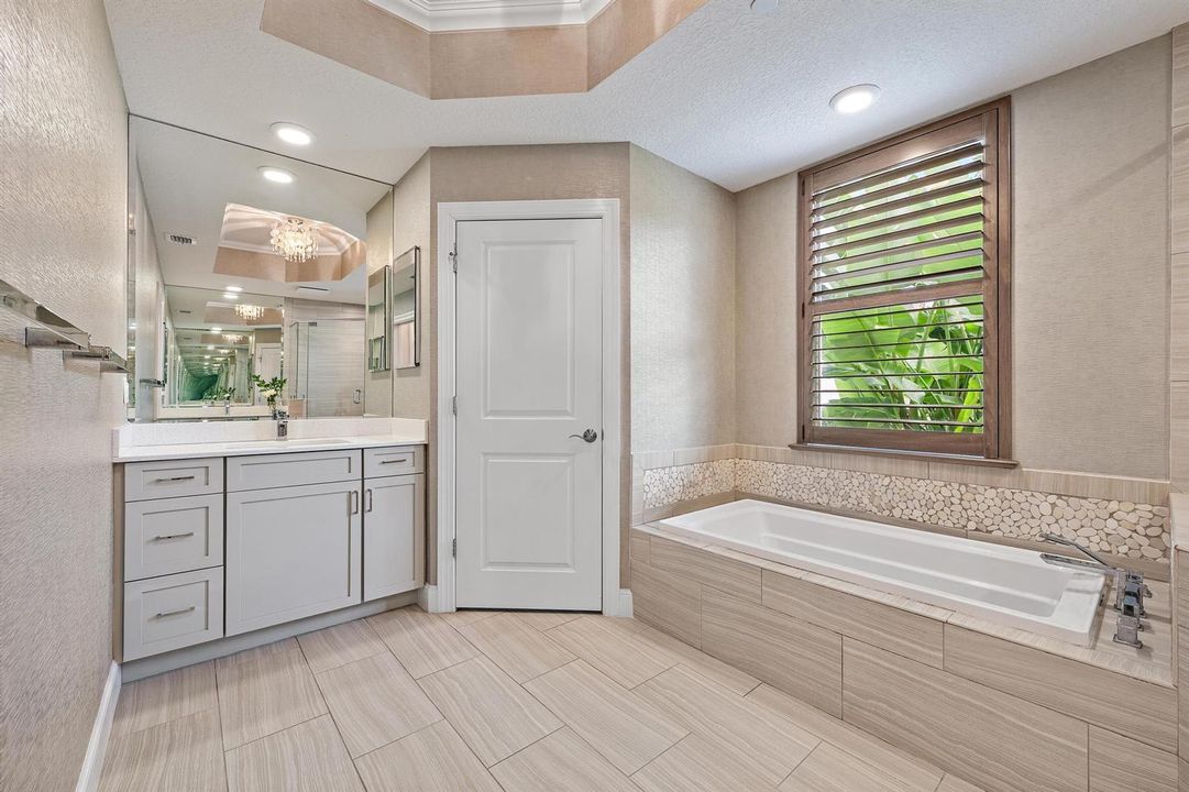 411 Bay Colony Dr N-7