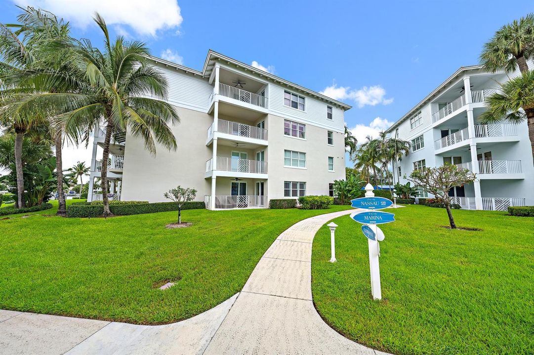 411 Bay Colony Dr N-22