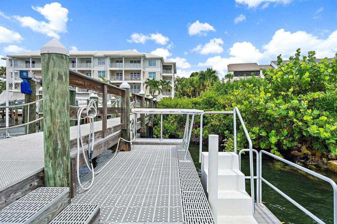 411 Bay Colony Dr N-28