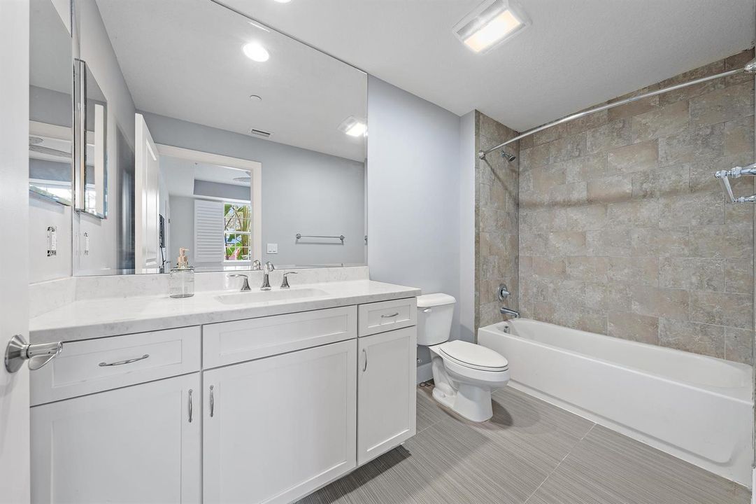 411 Bay Colony Dr N-2