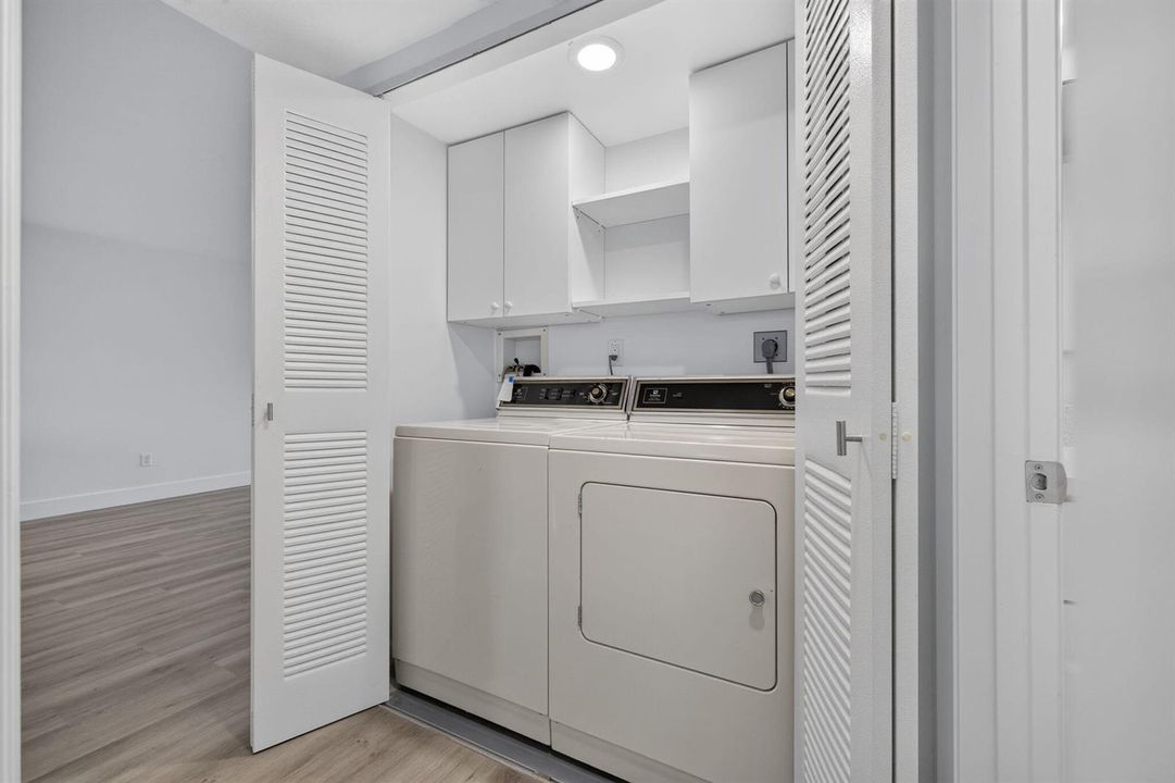 LAUNDRY CLOSET