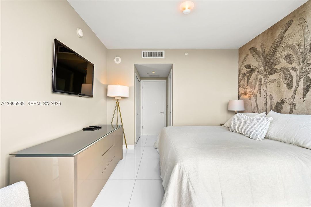 For Rent: $11,900 (3 beds, 3 baths, 1863 Square Feet)