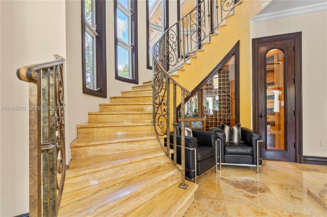 For Sale: $4,965,000 (5 beds, 5 baths, 6239 Square Feet)
