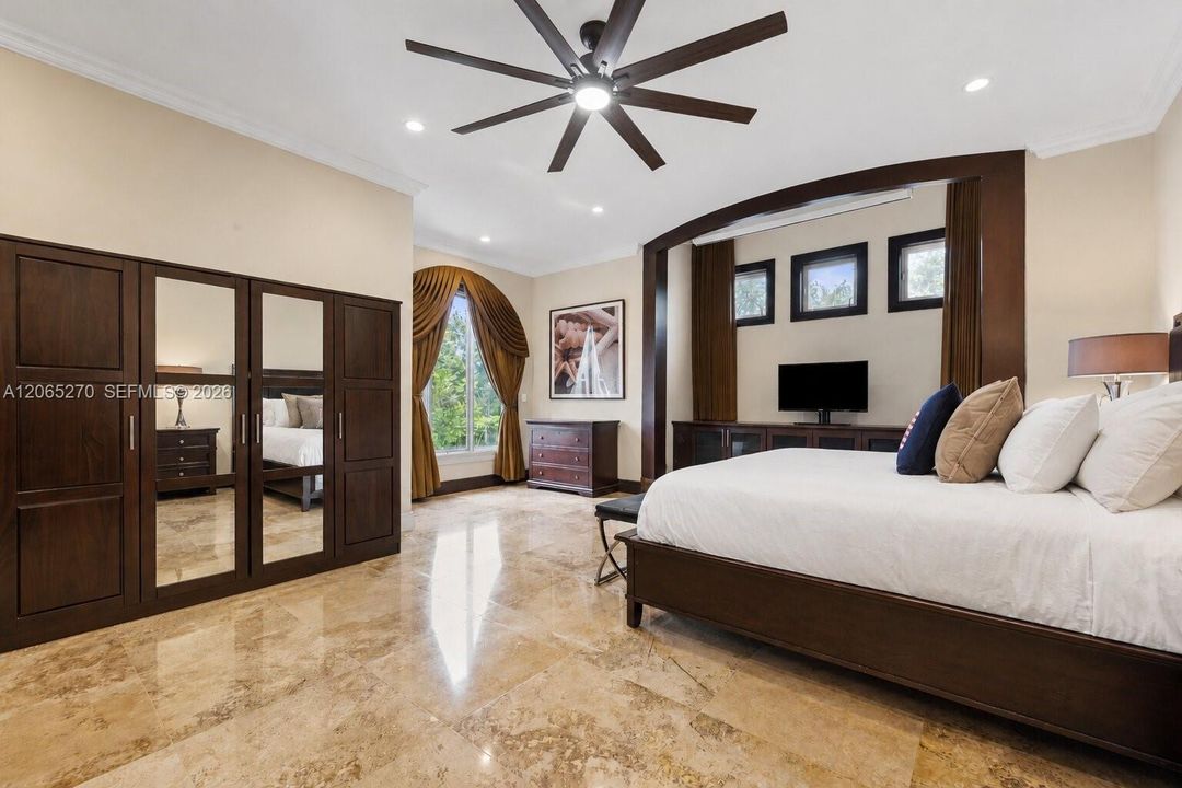 For Sale: $4,965,000 (5 beds, 5 baths, 6239 Square Feet)