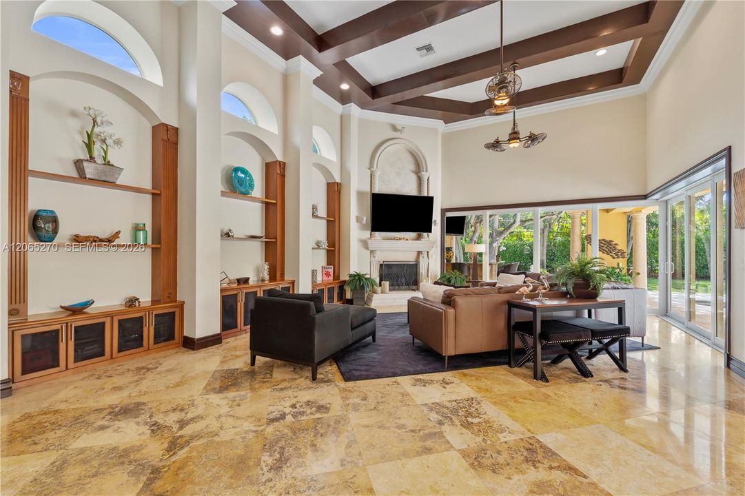 For Sale: $4,965,000 (5 beds, 5 baths, 6239 Square Feet)