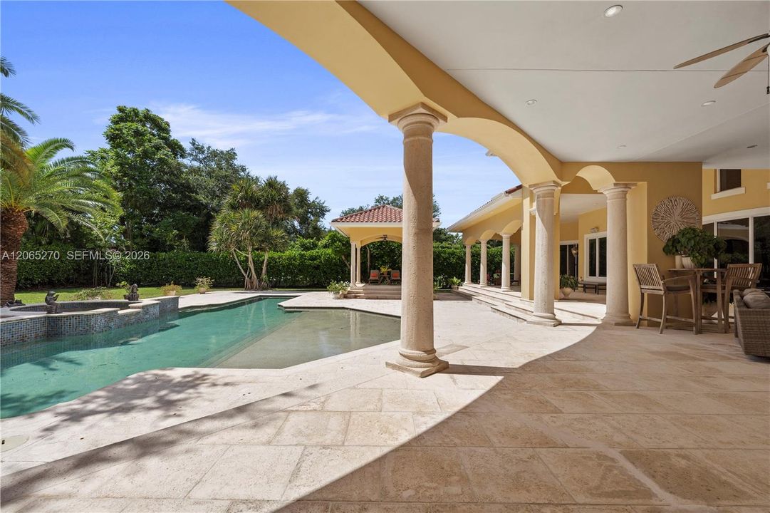 For Sale: $4,965,000 (5 beds, 5 baths, 6239 Square Feet)