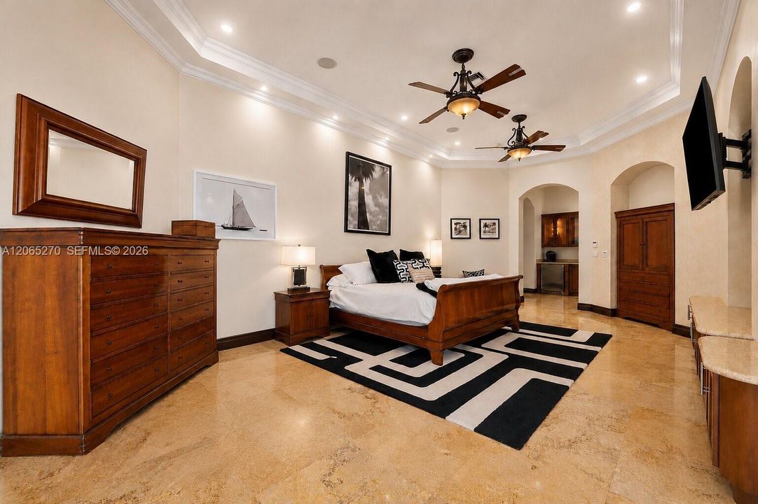 For Sale: $4,965,000 (5 beds, 5 baths, 6239 Square Feet)