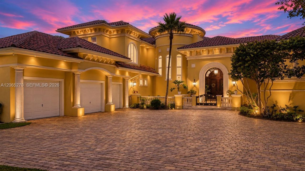 For Sale: $4,965,000 (5 beds, 5 baths, 6239 Square Feet)