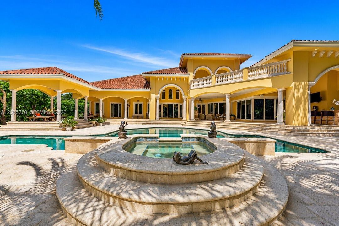For Sale: $4,965,000 (5 beds, 5 baths, 6239 Square Feet)