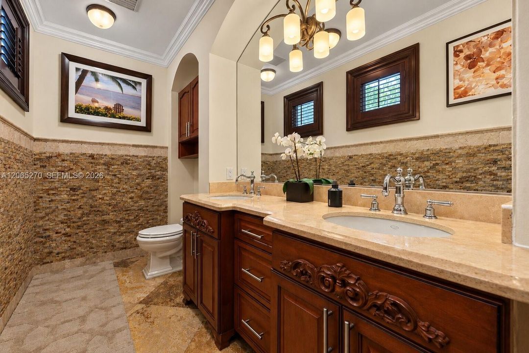 For Sale: $4,965,000 (5 beds, 5 baths, 6239 Square Feet)