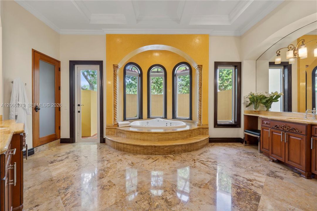 For Sale: $4,965,000 (5 beds, 5 baths, 6239 Square Feet)