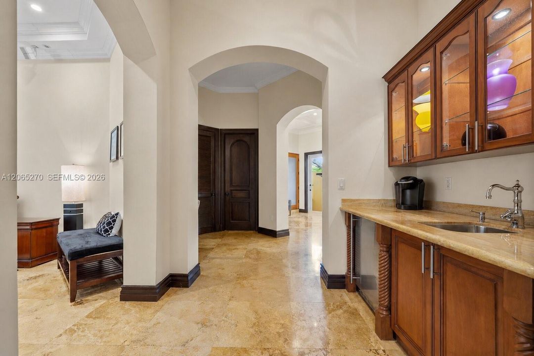 For Sale: $4,965,000 (5 beds, 5 baths, 6239 Square Feet)