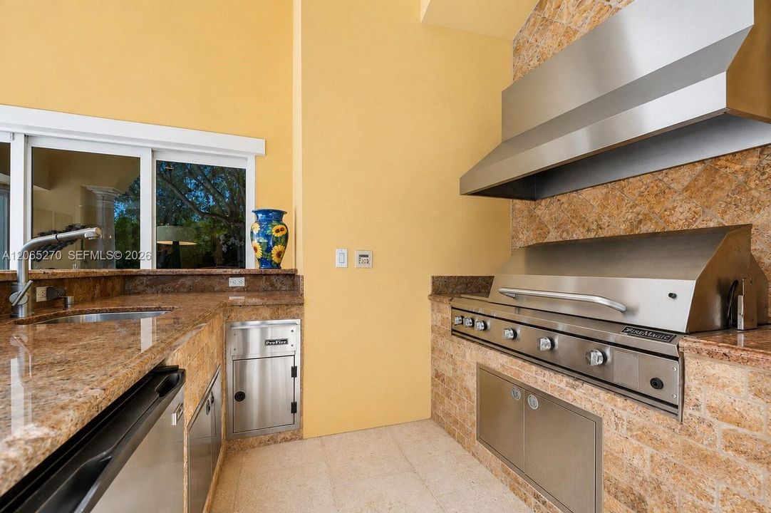 For Sale: $4,965,000 (5 beds, 5 baths, 6239 Square Feet)