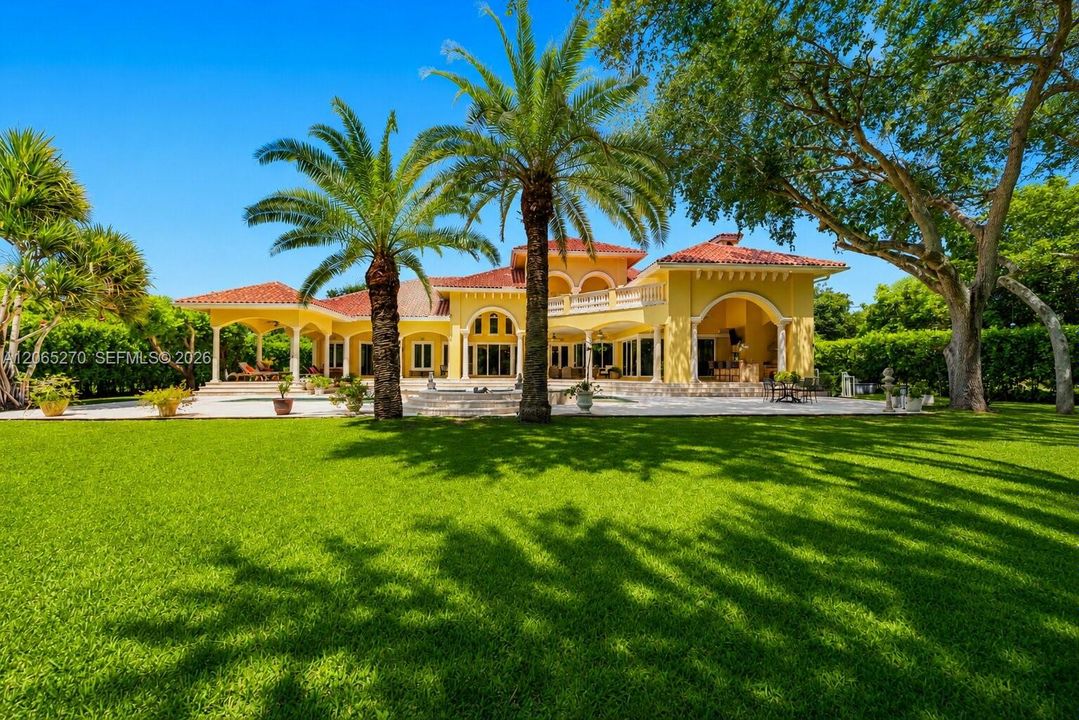For Sale: $4,965,000 (5 beds, 5 baths, 6239 Square Feet)
