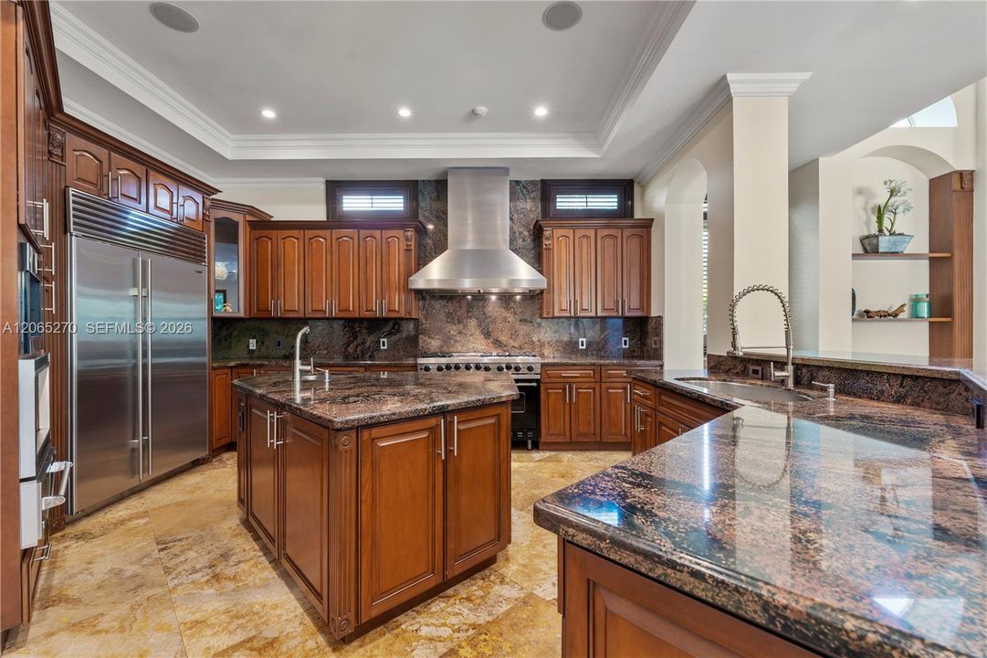 For Sale: $4,965,000 (5 beds, 5 baths, 6239 Square Feet)