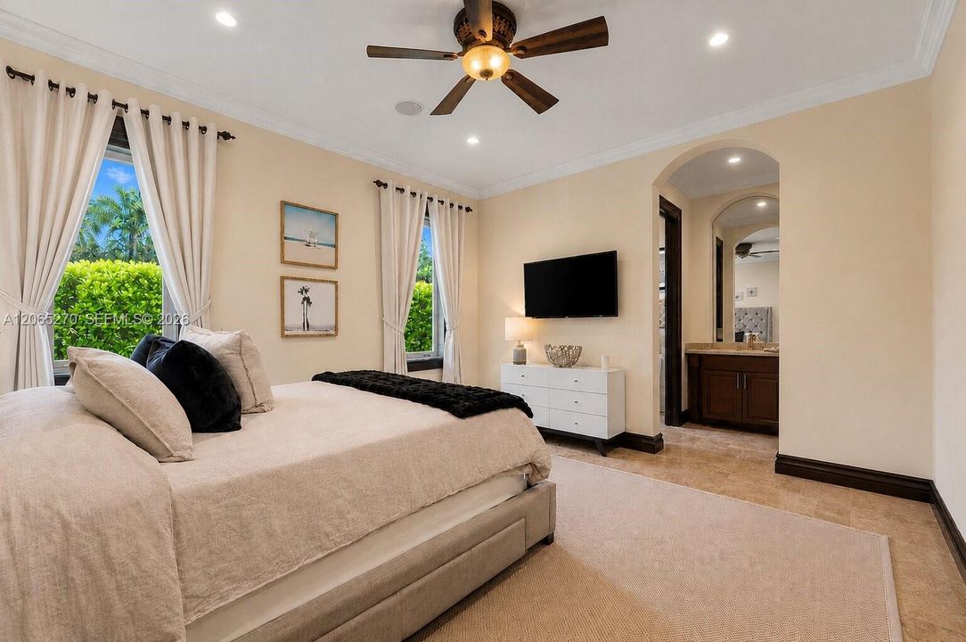 For Sale: $4,965,000 (5 beds, 5 baths, 6239 Square Feet)