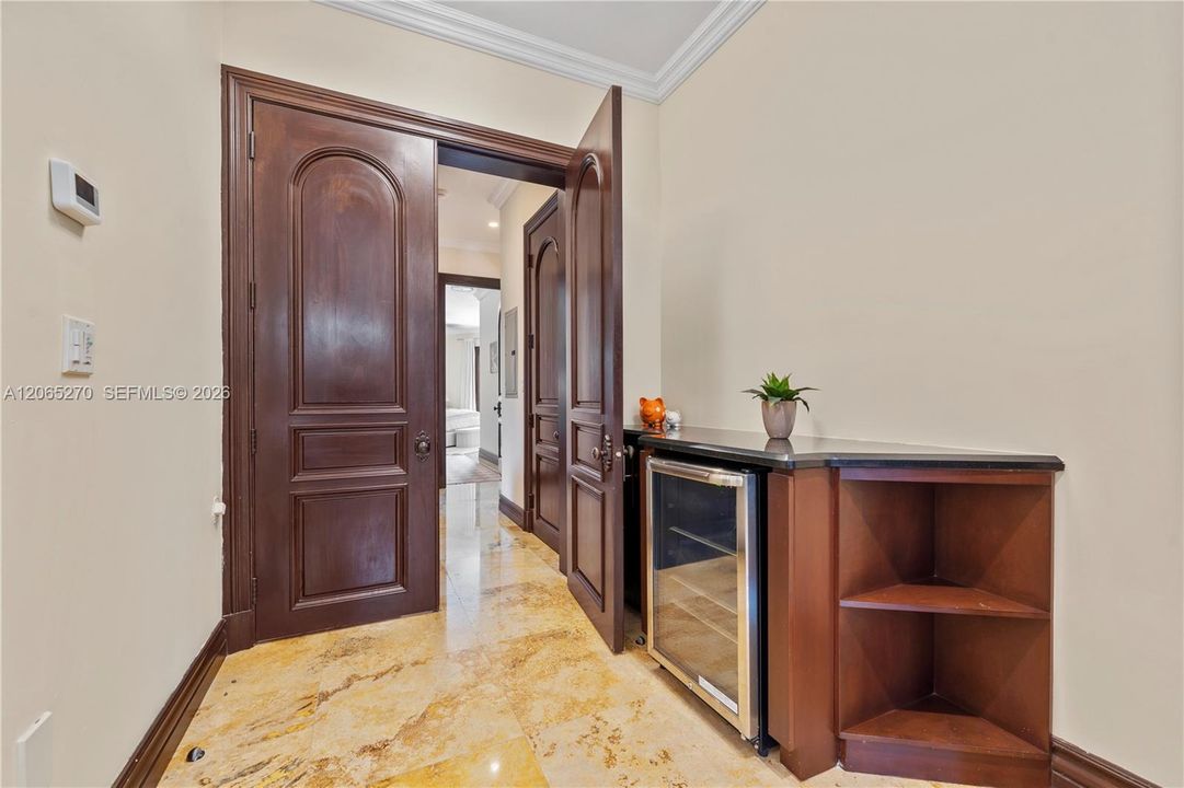 For Sale: $4,965,000 (5 beds, 5 baths, 6239 Square Feet)