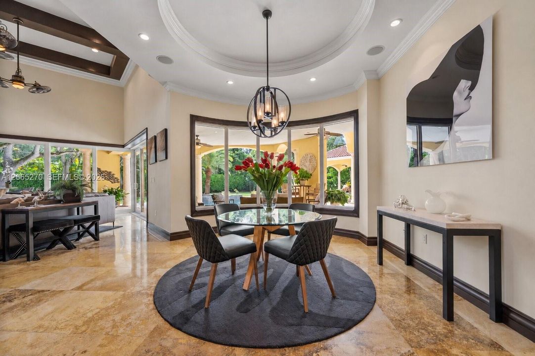 For Sale: $4,965,000 (5 beds, 5 baths, 6239 Square Feet)