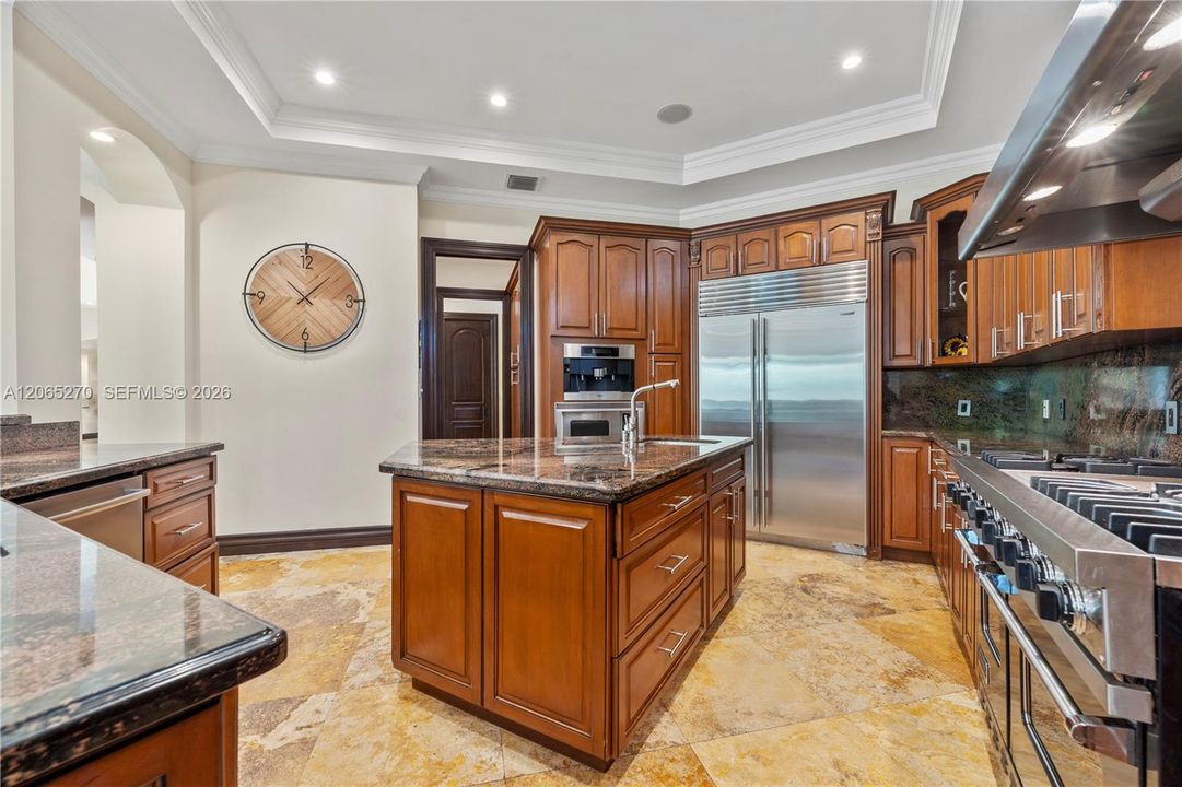 For Sale: $4,965,000 (5 beds, 5 baths, 6239 Square Feet)