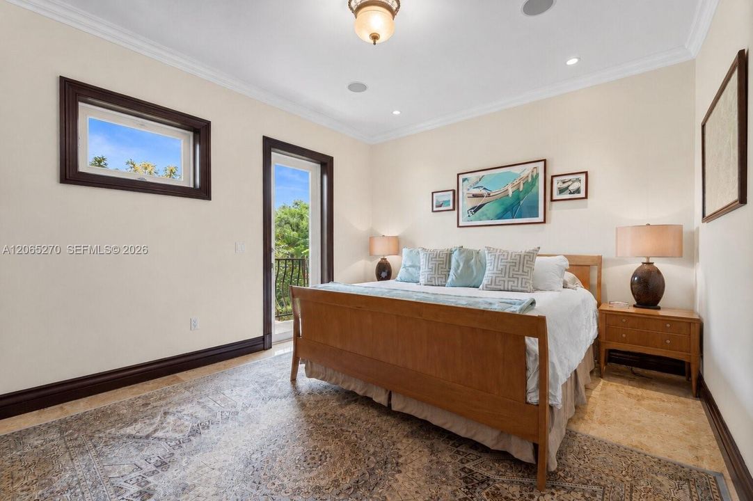 For Sale: $4,965,000 (5 beds, 5 baths, 6239 Square Feet)