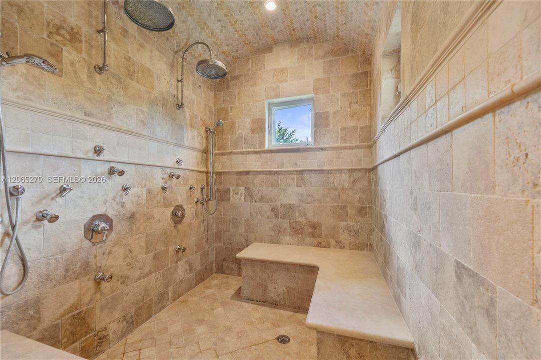 For Sale: $4,965,000 (5 beds, 5 baths, 6239 Square Feet)