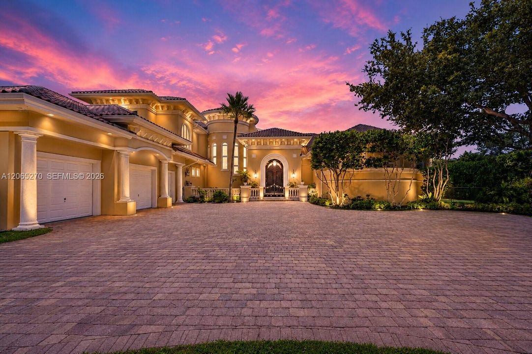 For Sale: $4,965,000 (5 beds, 5 baths, 6239 Square Feet)