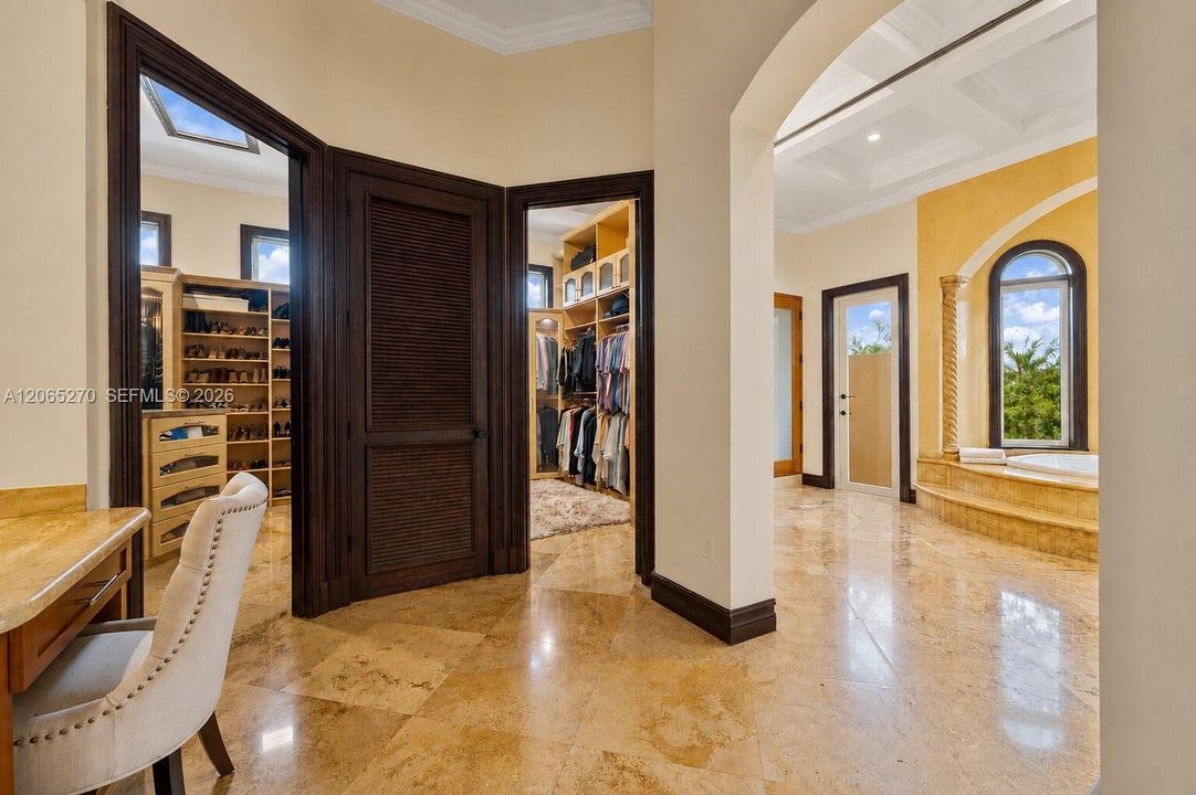 For Sale: $4,965,000 (5 beds, 5 baths, 6239 Square Feet)