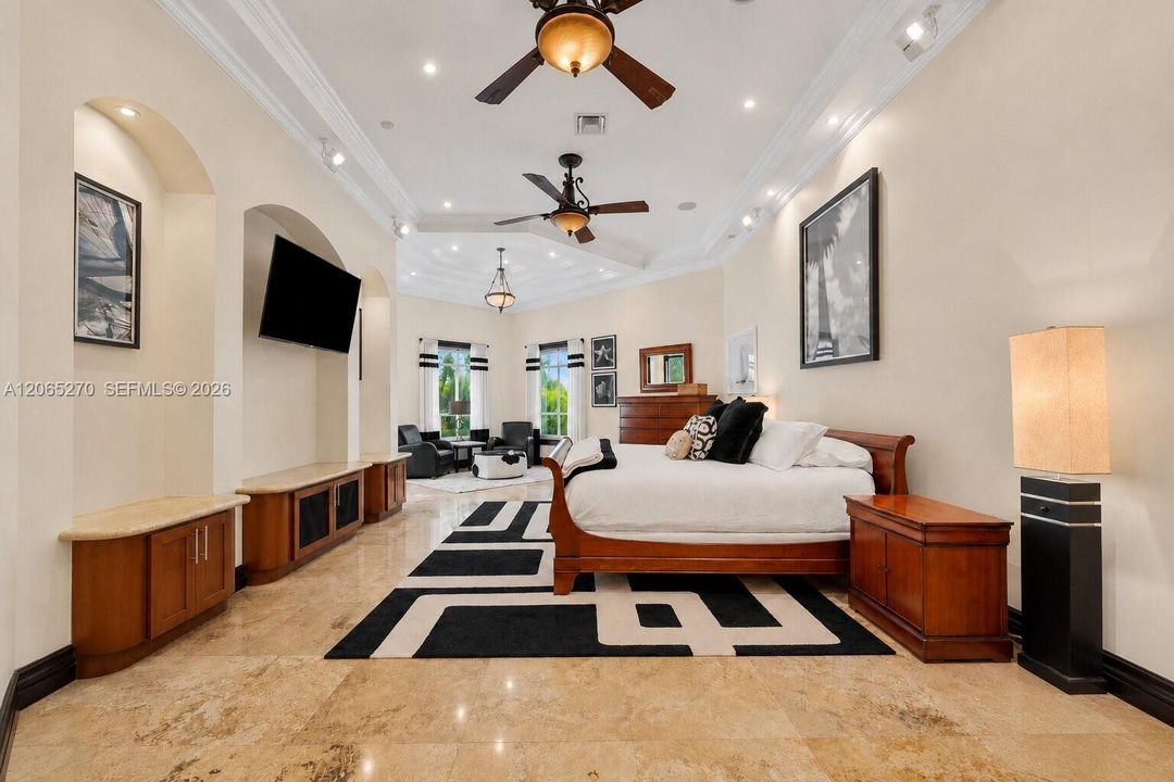 For Sale: $4,965,000 (5 beds, 5 baths, 6239 Square Feet)