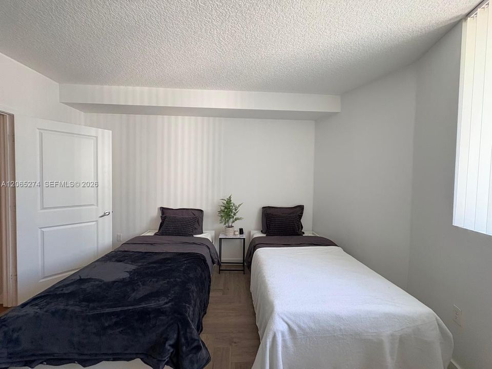 Activo con contrato: $3,550 (2 camas, 2 baños, 953 Pies cuadrados)