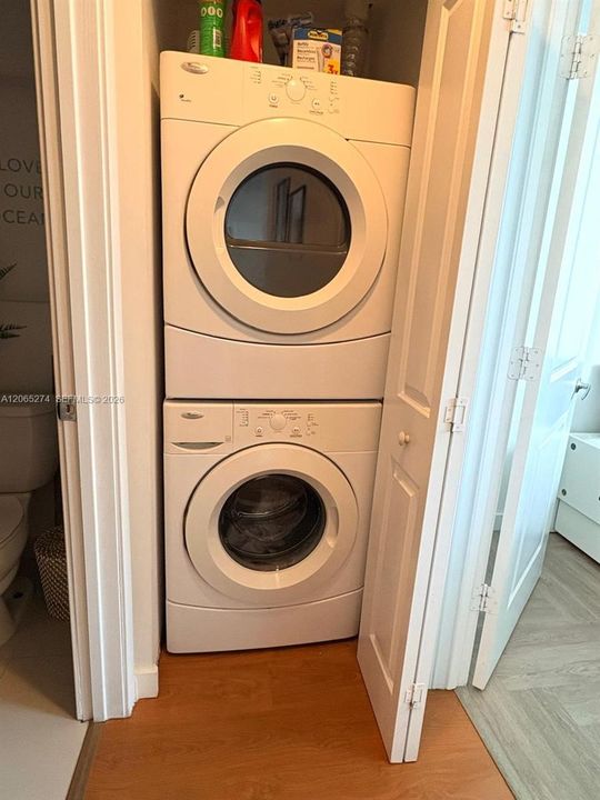Activo con contrato: $3,550 (2 camas, 2 baños, 953 Pies cuadrados)
