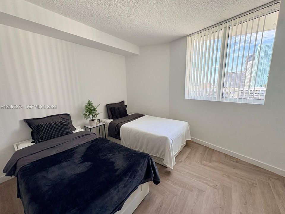 Activo con contrato: $3,550 (2 camas, 2 baños, 953 Pies cuadrados)