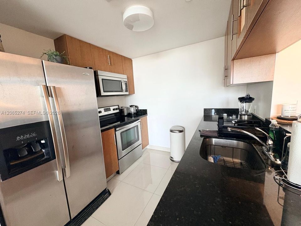 Activo con contrato: $3,550 (2 camas, 2 baños, 953 Pies cuadrados)