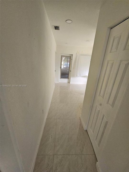 В аренду: $650 (0 спален, 1 ванн, 1019 Квадратных фут)