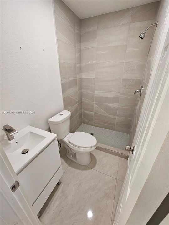В аренду: $650 (0 спален, 1 ванн, 1019 Квадратных фут)
