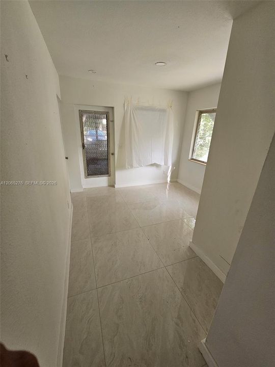 В аренду: $650 (0 спален, 1 ванн, 1019 Квадратных фут)