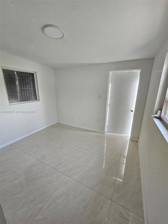 В аренду: $650 (0 спален, 1 ванн, 1019 Квадратных фут)