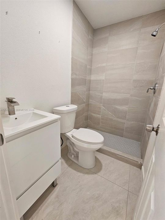В аренду: $650 (0 спален, 1 ванн, 1019 Квадратных фут)