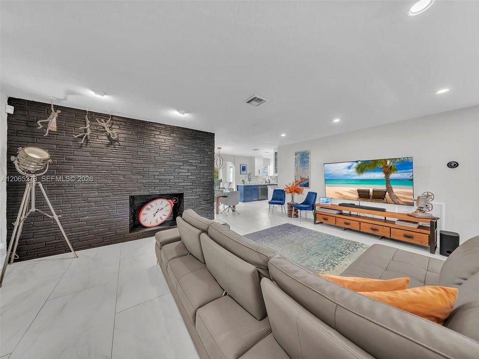Activo con contrato: $799,000 (2 camas, 2 baños, 1329 Pies cuadrados)