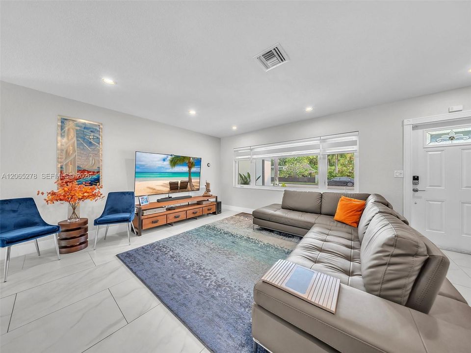 Activo con contrato: $799,000 (2 camas, 2 baños, 1329 Pies cuadrados)
