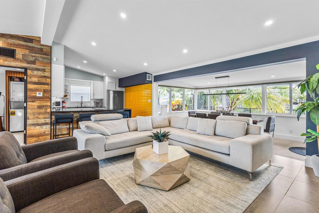 02678 Marathon lane Living 2JPG