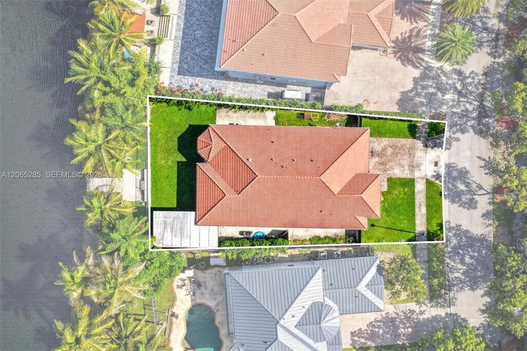 Под контрактом: $865,900 (4 спален, 3 ванн, 2223 Квадратных фут)