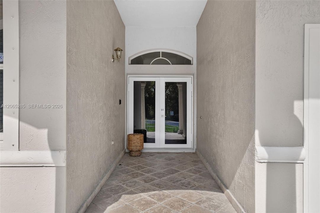 Под контрактом: $865,900 (4 спален, 3 ванн, 2223 Квадратных фут)