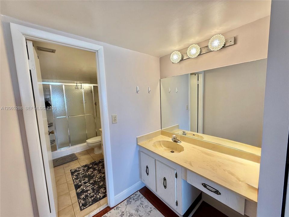 В аренду: $2,300 (2 спален, 2 ванн, 1400 Квадратных фут)