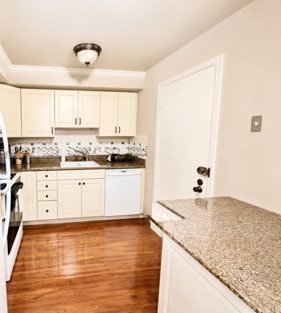 В аренду: $2,300 (2 спален, 2 ванн, 1400 Квадратных фут)