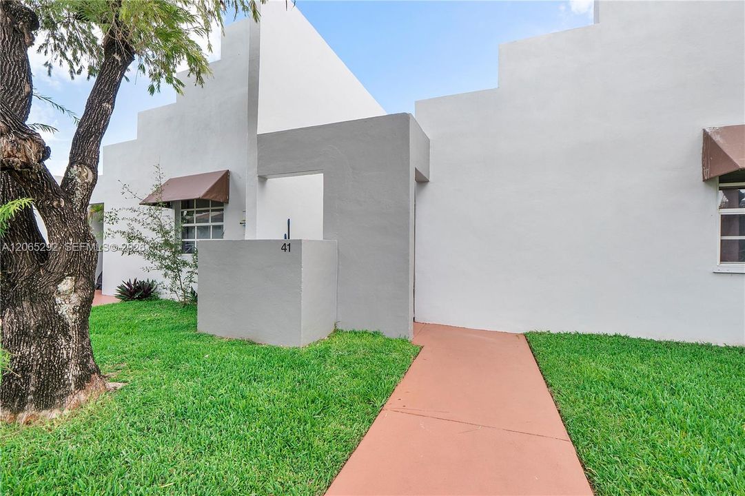For Sale: $350,000 (3 beds, 2 baths, 1260 Square Feet)