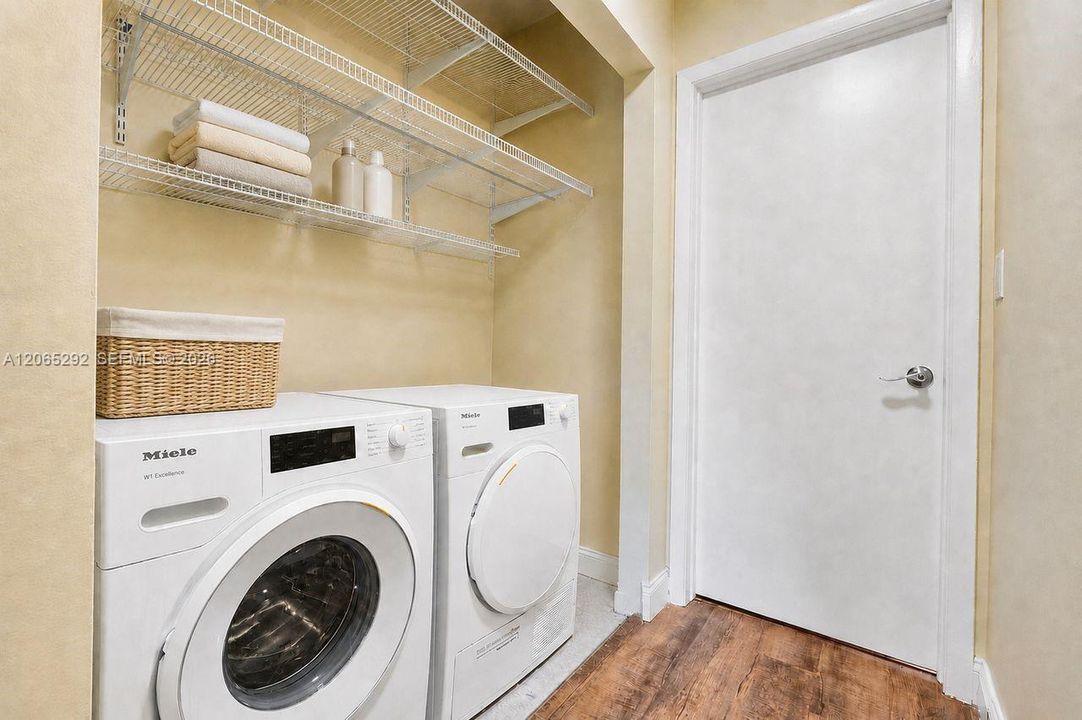 For Sale: $350,000 (3 beds, 2 baths, 1260 Square Feet)