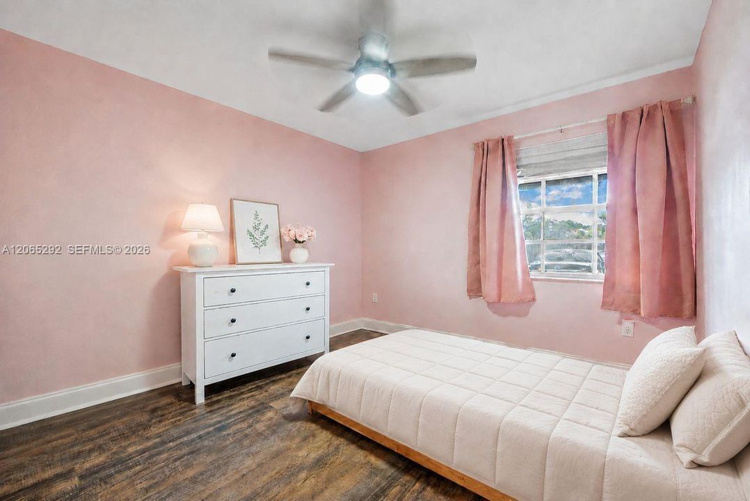 For Sale: $350,000 (3 beds, 2 baths, 1260 Square Feet)