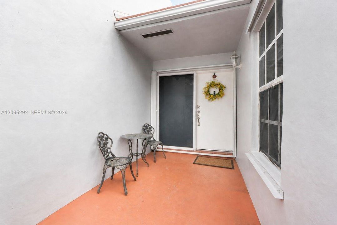 For Sale: $350,000 (3 beds, 2 baths, 1260 Square Feet)