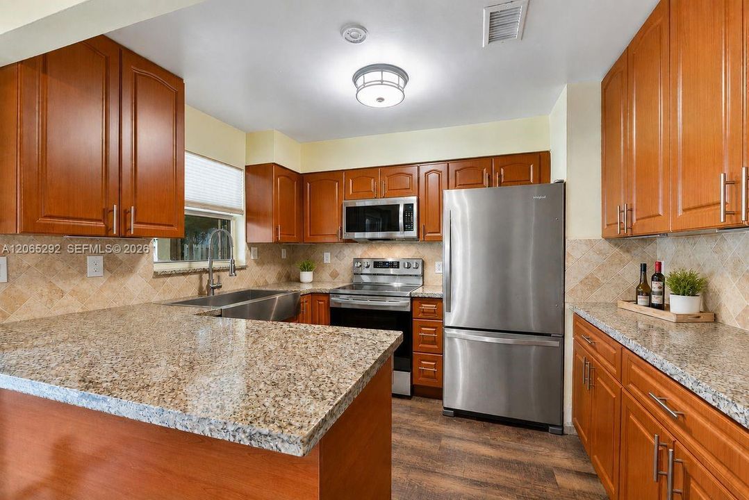 For Sale: $350,000 (3 beds, 2 baths, 1260 Square Feet)