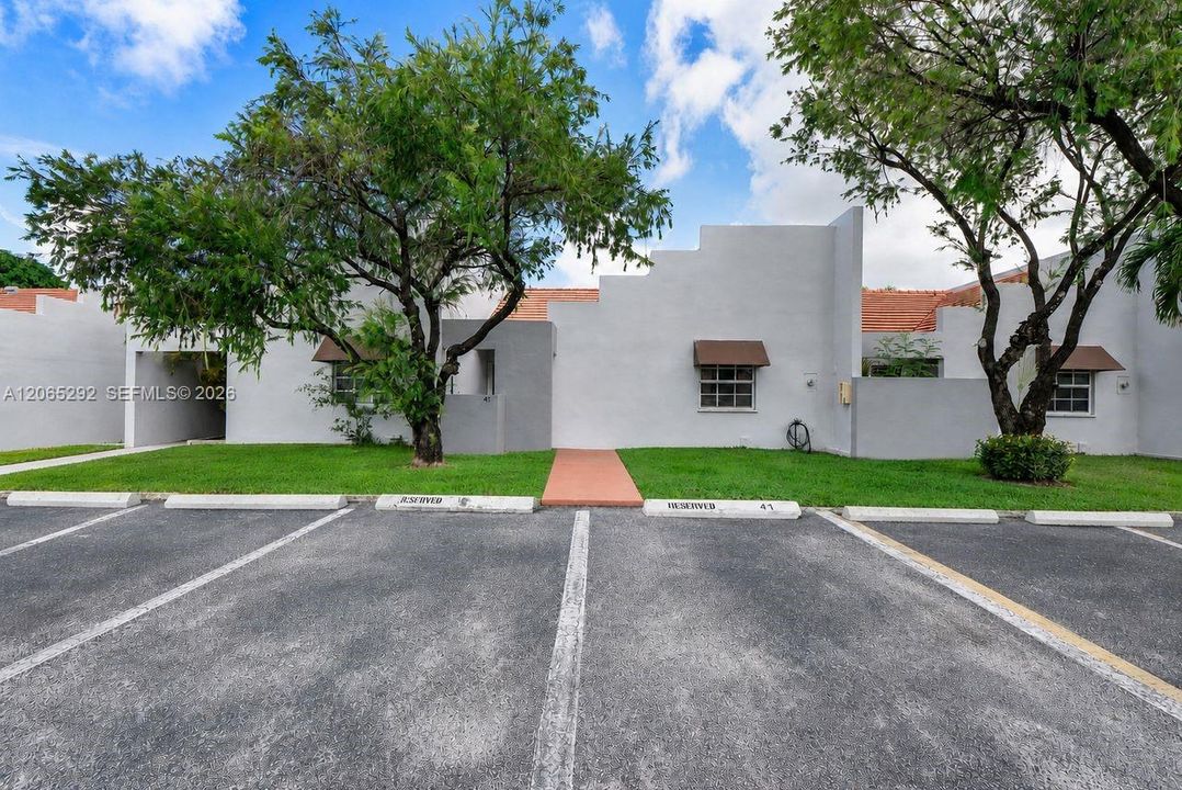For Sale: $350,000 (3 beds, 2 baths, 1260 Square Feet)